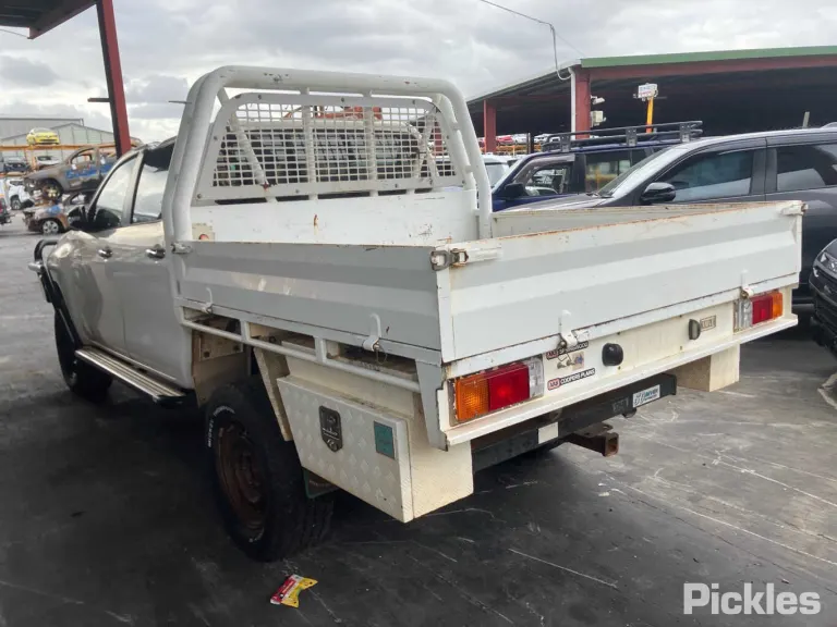 2016 Toyota Hilux Damaged VIN MR0KA3CD301302352 – interior seats