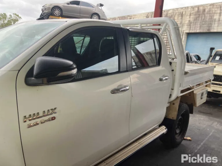 2016 Toyota Hilux Damaged VIN MR0KA3CD301302352 – engine bay
