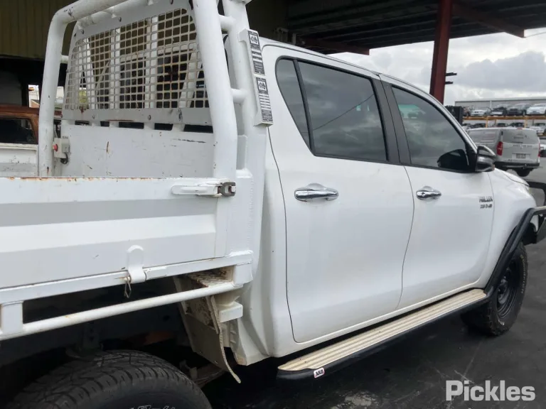 2016 Toyota Hilux Damaged VIN MR0KA3CD301302352 – exterior detail