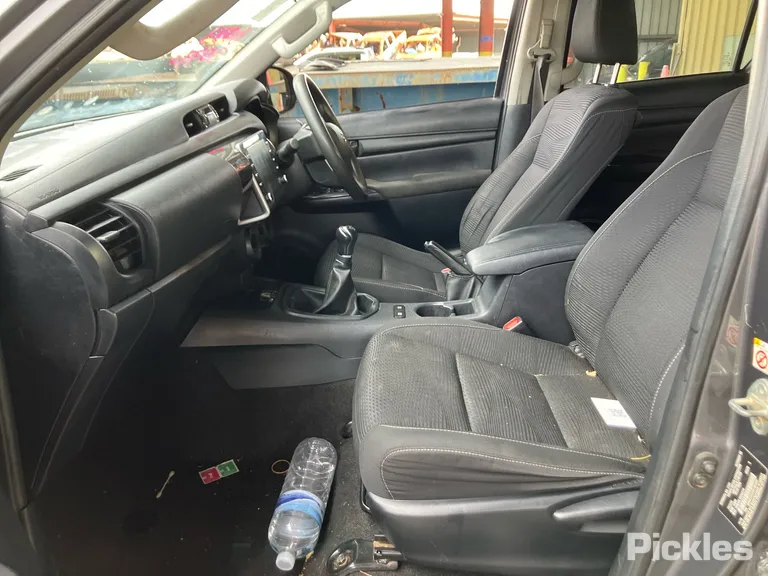 2016 Toyota Hilux Used VIN MR0KA3CD401302800 – photo 15
