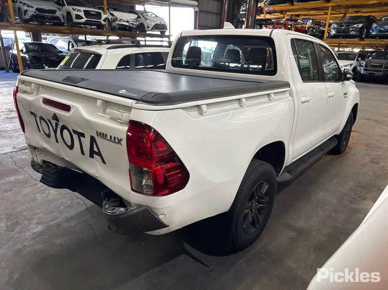 2022 Toyota Hilux Used VIN MR0KA3CD801280008 – undercarriage