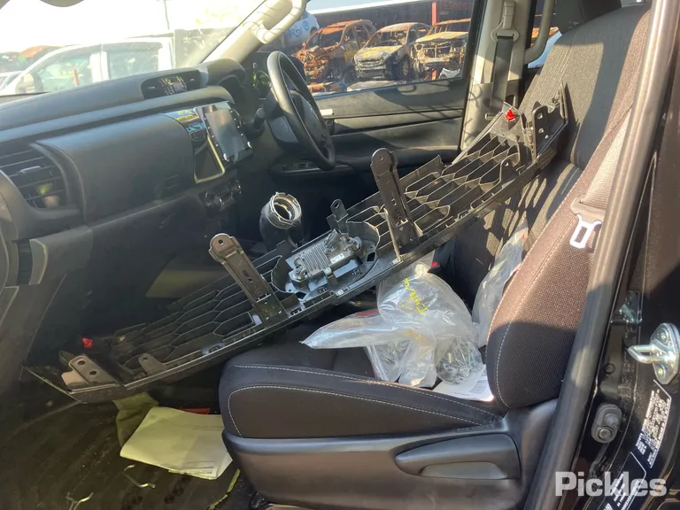 2024 Toyota Hilux Used VIN MR0KE3CD307351701 – photo 17