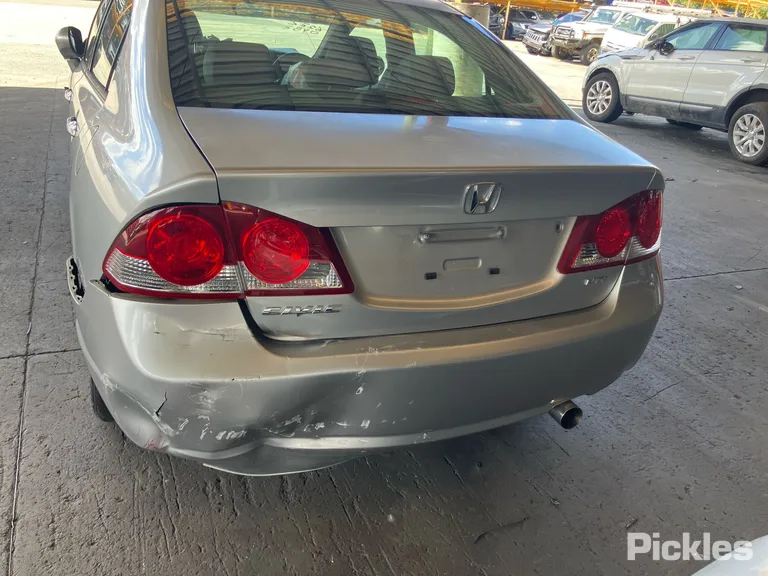 2006 Honda Civic Used VIN MRHFD15506P020412 – undercarriage