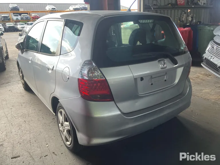 2006 Honda Jazz Used VIN MRHGD38506P041298 – trunk area