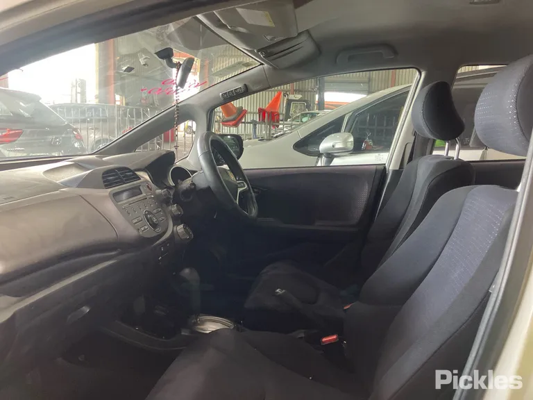 2010 Honda Jazz Used VIN MRHGE8850AP041892 – trunk area