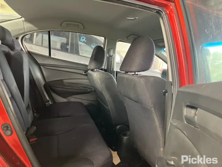 2009 Honda City Damaged VIN MRHGM25409P050076 – interior seats