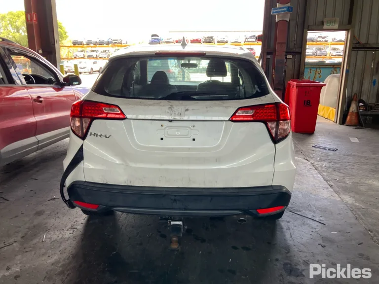2016 Honda HR-V Damaged VIN MRHRU5830GP061464 – trunk area