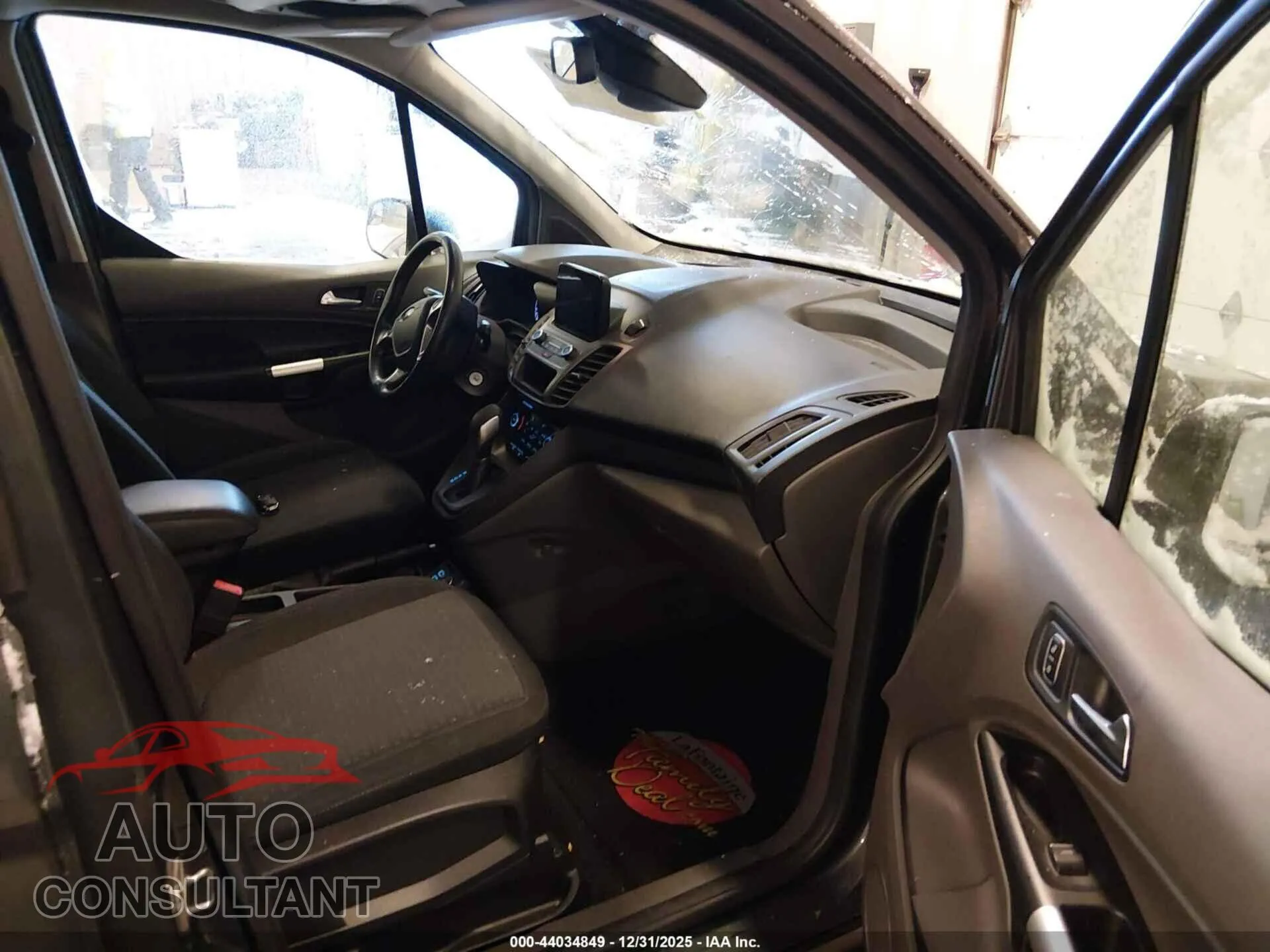 2019 FORD TRANSIT CONNECT Damaged VIN NM0GE9F21K1403136 – interior seats
