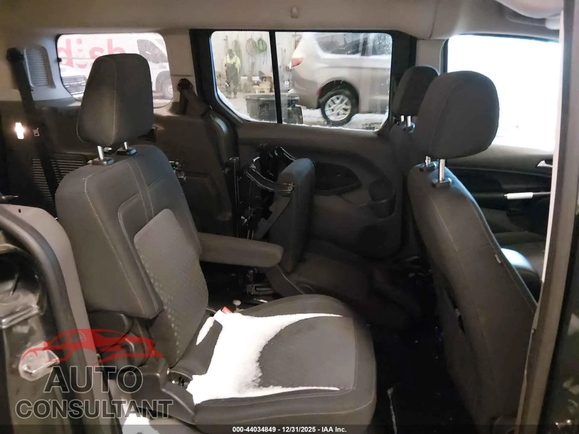 2019 FORD TRANSIT CONNECT Damaged VIN NM0GE9F21K1403136 – undercarriage