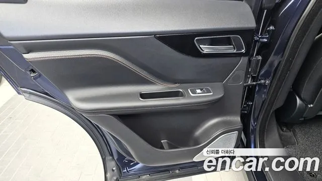 2018 Jaguar F-PACE 20d Prestige Sold VIN SADCA2BN2JA258597 – trunk area