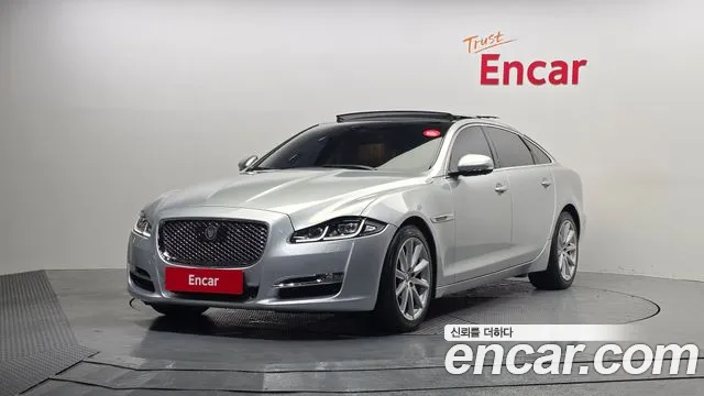 2017 Jaguar All New XJ 3.0D Premium Luxury LWB Sold VIN SAJAA2298HNW04730 – rear exterior