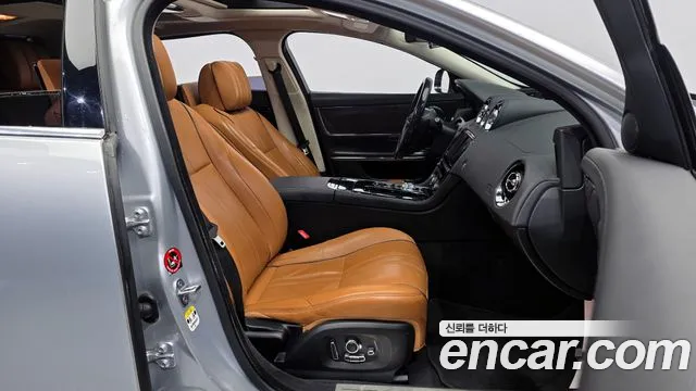 2017 Jaguar All New XJ 3.0D Premium Luxury LWB Sold VIN SAJAA2298HNW04730 – interior seats