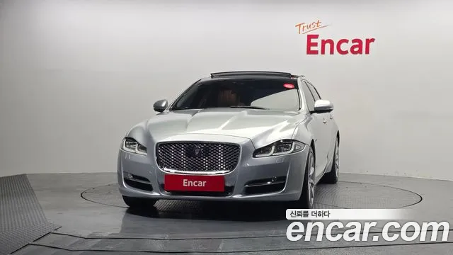 2017 Jaguar All New XJ 3.0D Premium Luxury LWB Sold VIN SAJAA2298HNW04730 – engine bay