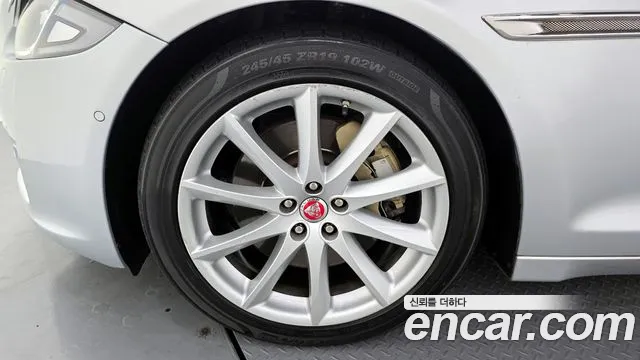 2017 Jaguar All New XJ 3.0D Premium Luxury LWB Sold VIN SAJAA2298HNW04730 – undercarriage