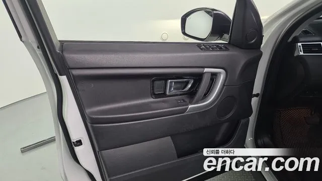 2019 Land Rover Discovery Sport 2.0 TD4 SE (150PS) Sold VIN SALCA2BN1KH782160 – trunk area