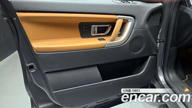 2019 Land Rover Discovery Sport 2.0 TD4 HSE Luxury Sold VIN SALCA2BN2KH806532 – trunk area