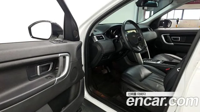 2019 Land Rover Discovery Sport 2.0 TD4 SE (150PS) Sold VIN SALCA2BN4KH822733 – trunk area