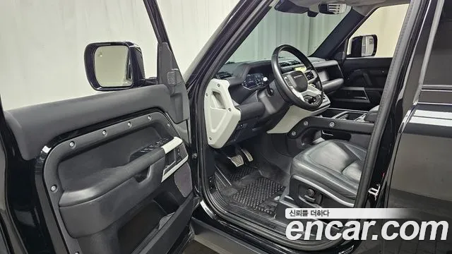 2023 Land Rover Defender (L663) 110 D300 HSE Sold VIN SALEA7BW5P2107985 – trunk area