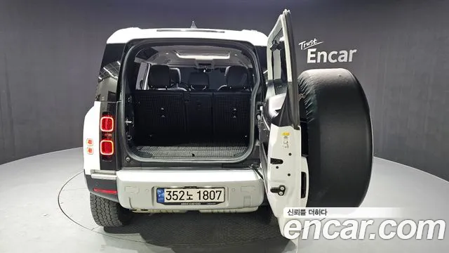 2023 Land Rover Defender (L663) 110 D250 Se Sold VIN SALEA7BW7P2161093 – front exterior