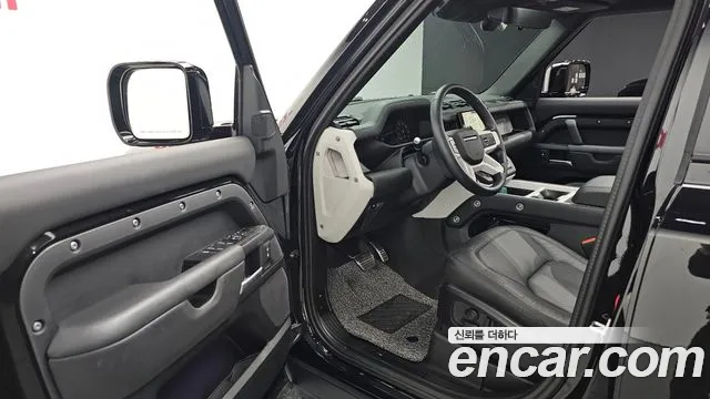 2025 Land Rover Defender (L663) 110 P300 X-Dynamic SE Sold VIN SALEA7BX2S2391612 – interior seats