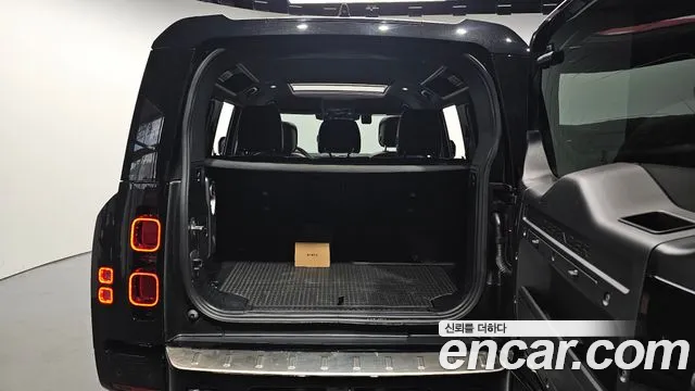 2025 Land Rover Defender (L663) 110 P300 X-Dynamic SE Sold VIN SALEA7BX2S2391612 – odometer reading