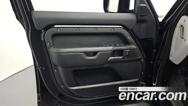 2025 Land Rover Defender (L663) 110 P300 X-Dynamic SE Sold VIN SALEA7BX2S2391612 – photo 29