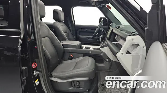 2025 Land Rover Defender (L663) 110 P300 X-Dynamic SE Sold VIN SALEA7BX2S2391612 – photo 33