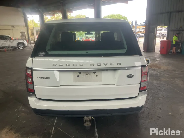 2014 Land Rover Range Rover Damaged VIN SALGA2KE5EA166802 – rear exterior 2014 Land Rover Range Rover Damaged VIN SALGA2KE5EA166802 – rear exterior