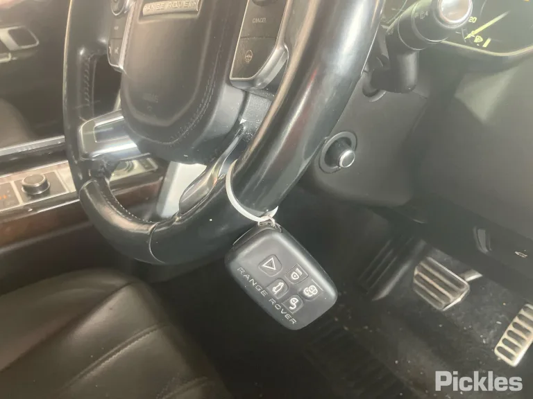 2014 Land Rover Range Rover Damaged VIN SALGA2KE5EA166802 – exterior detail 2014 Land Rover Range Rover Damaged VIN SALGA2KE5EA166802 – exterior detail