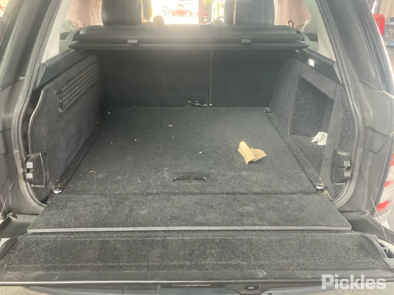 2014 Land Rover Range Rover Damaged VIN SALGA2KE5EA166802 – trunk area 2014 Land Rover Range Rover Damaged VIN SALGA2KE5EA166802 – trunk area