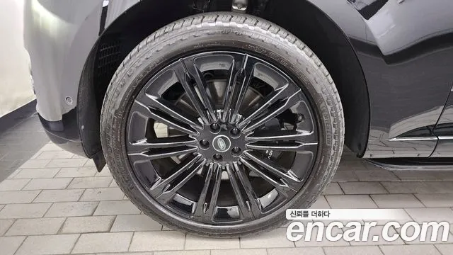 2024 Land Rover Range Rover 5th Gen P530 Autobiography Long Wheel Base Sold VIN SALKABB98RA247070 – exterior detail
