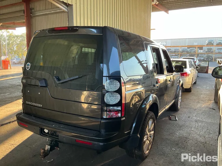 2014 Land Rover Discovery Used VIN SALLAAAN5EA716471 – front exterior