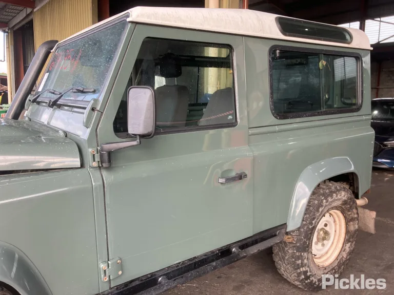 2014 Land Rover Defender Damaged VIN SALLDWBR7EA450479 – interior seats