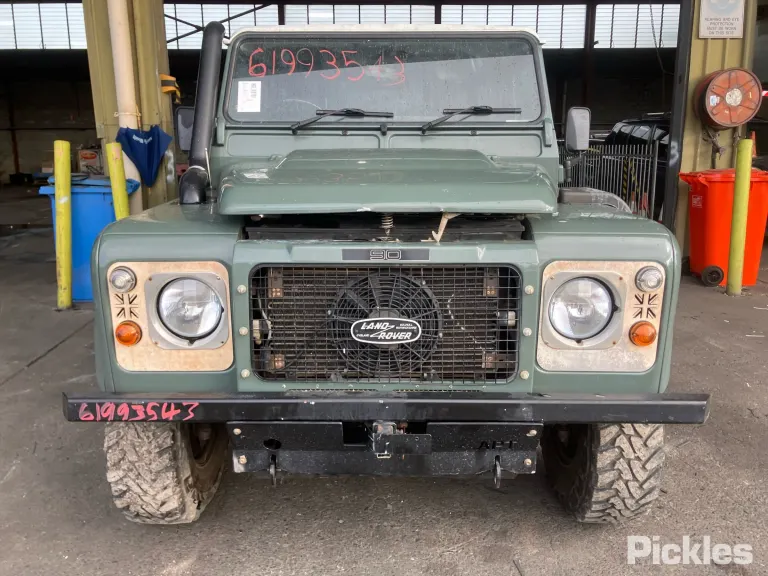 2014 Land Rover Defender Damaged VIN SALLDWBR7EA450479 – exterior detail