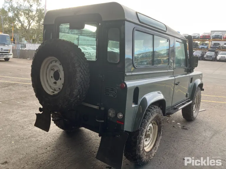 2014 Land Rover Defender Damaged VIN SALLDWBR7EA450479 – odometer reading