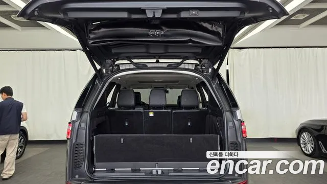 2017 Land Rover Discovery 5 3.0 TD6 HSE Luxury Sold VIN SALRA2BK0HA034419 – side profile