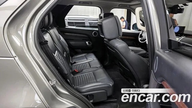 2017 Land Rover Discovery 5 3.0 TD6 HSE Luxury Sold VIN SALRA2BK0HA034419 – trunk area