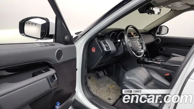 2018 Land Rover Discovery 5 2.0 SD4 SE Sold VIN SALRA2BN0JA073155 – trunk area