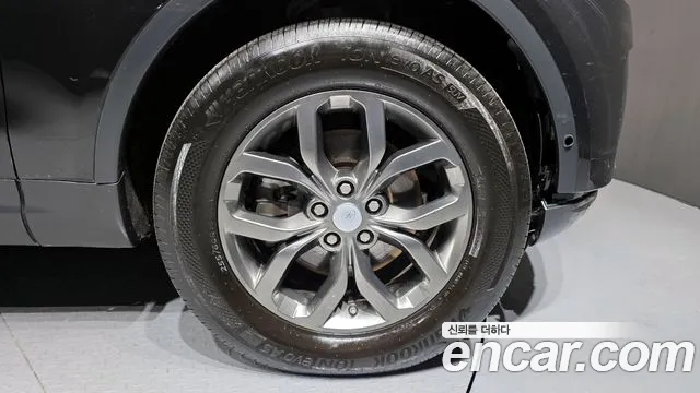 2020 Land Rover Discovery 5 2.0 SD4 SE Sold VIN SALRA2BN7L2432501 – engine bay