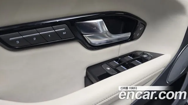 2018 Land Rover Range Rover Evoque 2.0 TD4 HSE Sold VIN SALVA2BN8JH293990 – trunk area 2018 Land Rover Range Rover Evoque 2.0 TD4 HSE Sold VIN SALVA2BN8JH293990 – trunk area