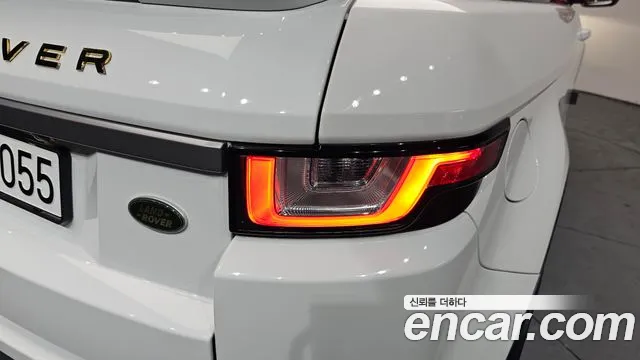 2018 Land Rover Range Rover Evoque 2.0 TD4 SE Dynamic Convertible Sold VIN SALVA5BN5JH305854 – dashboard