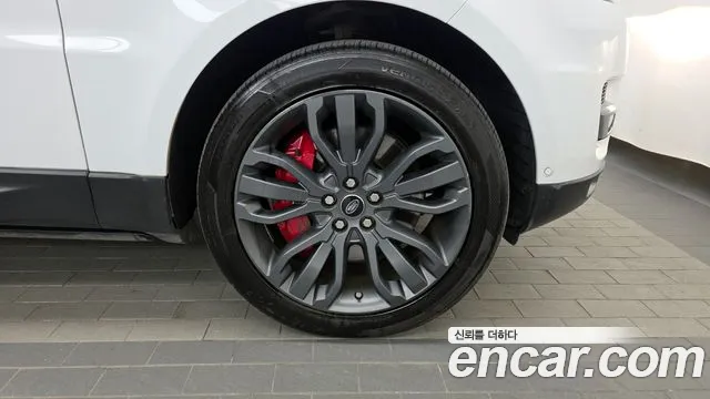 2017 Land Rover Range Rover Sport 2nd Gen 3.0 SDV6 HSE Dynamic Sold VIN SALWA2FK8HA683608 – trunk area