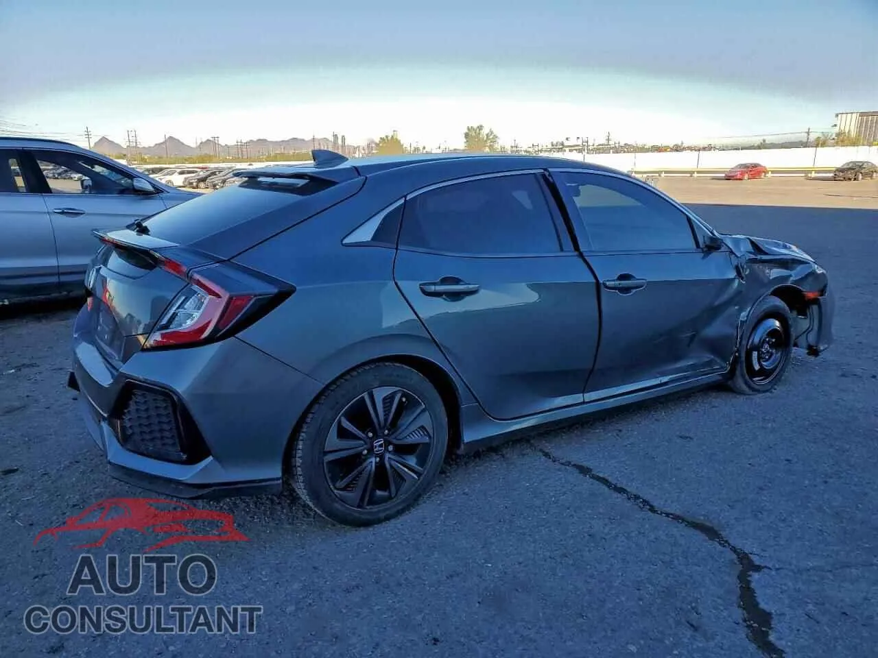 2018 HONDA CIVIC Damaged VIN SHHFK7H52JU430384 – side profile