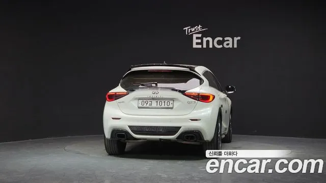 2017 Infiniti Q30 2.0 Premium Sold VIN SJKCH53E1HA020898 – side profile