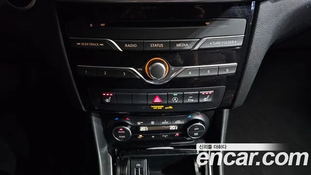 2019 Infiniti Q30 2.0 Cafe Teak Sold VIN SJKCH53E2KA013689 – exterior detail 2019 Infiniti Q30 2.0 Cafe Teak Sold VIN SJKCH53E2KA013689 – exterior detail
