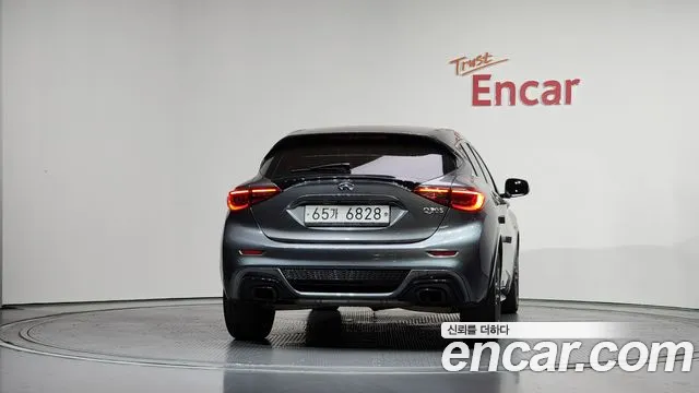 2018 Infiniti Q30 2.0 Premium VIN SJKCH53E8JA061163