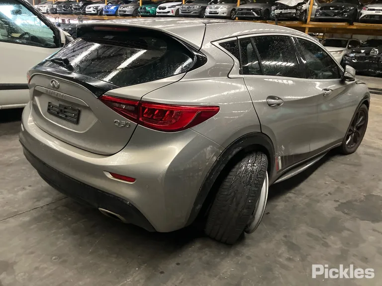 2017 Infiniti Q30 Used VIN SJKDDAH15A1030407 – photo 16