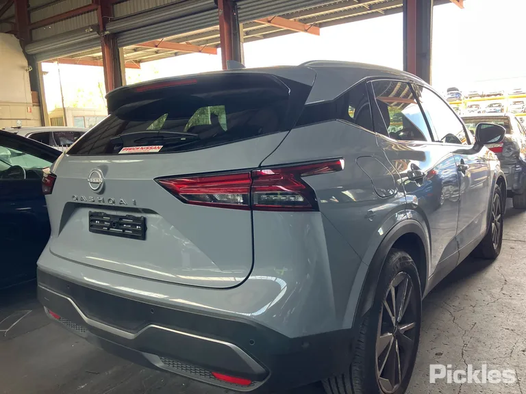 2024 Nissan QASHQAI Used VIN SJNTAAJ12A1431919 – trunk area 2024 Nissan QASHQAI Used VIN SJNTAAJ12A1431919 – trunk area