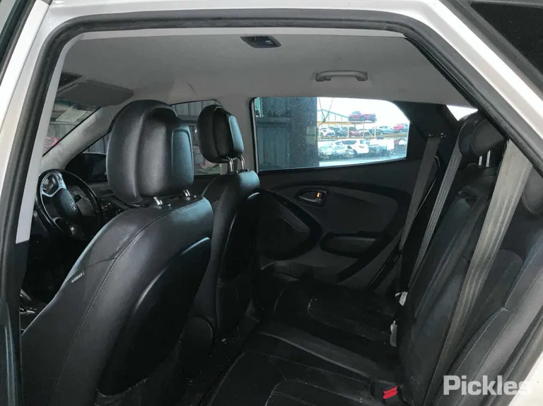 2014 Hyundai ix35 VIN TMAJU81FMEJ588817