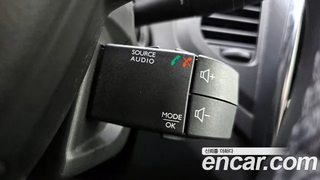 2018 Renault New QM3 RE Sold VIN VF12RS01AJW106174 – trunk area